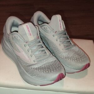 Brooks Women's Athletic Shoes - Gray and Pink